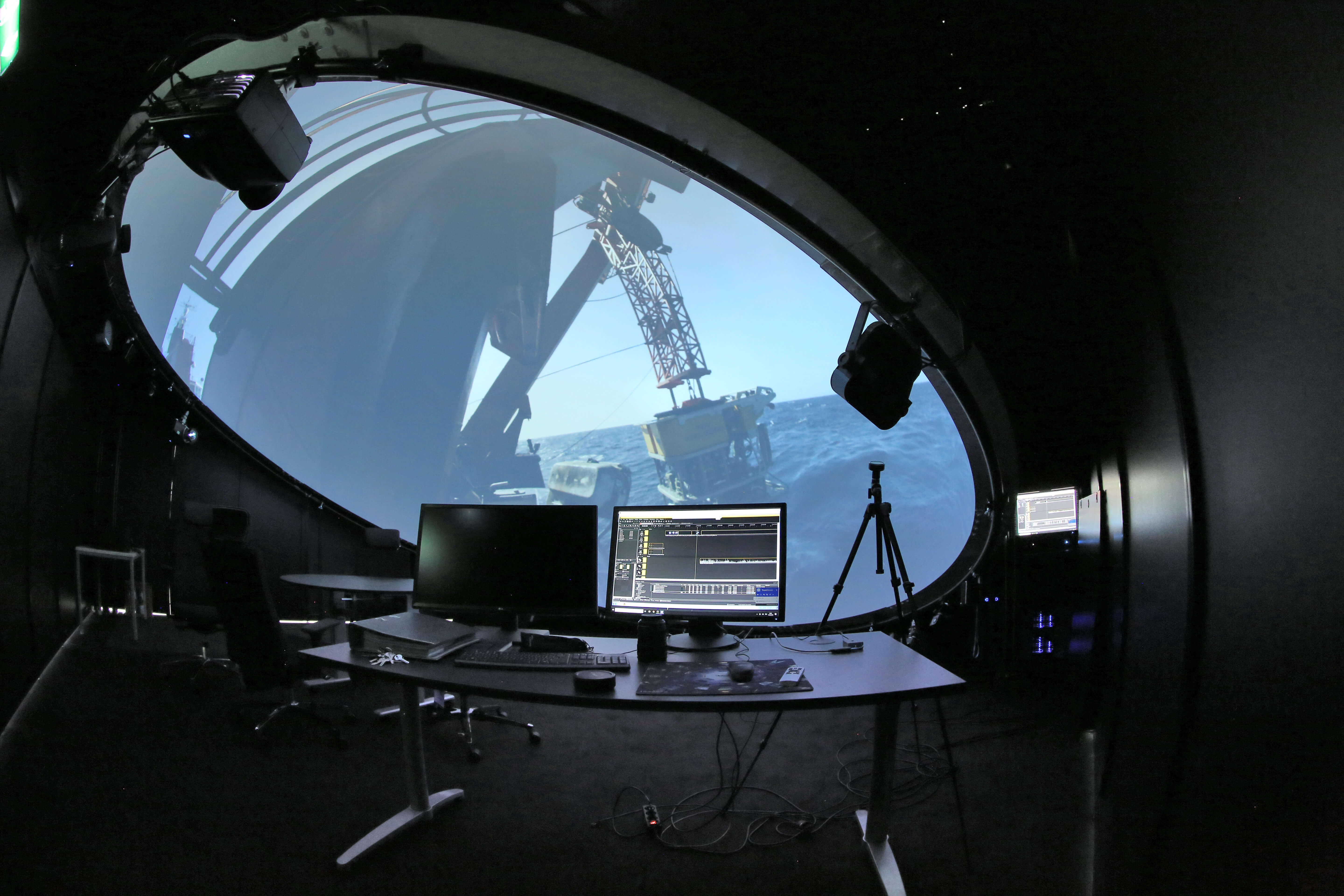 Easy control from the console of VR DOME
