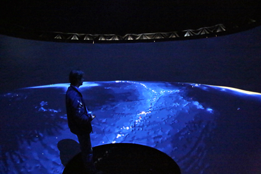 Earthquake hypocenters along the Mid Atlantic Ridge in VR DOME